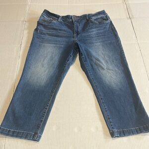 Kut Classic Blue Denim ankle Jeans w stretch zipper and pockets 2 button up